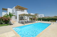 Grand Villa with 5 bedrooms, hot tub and sea view